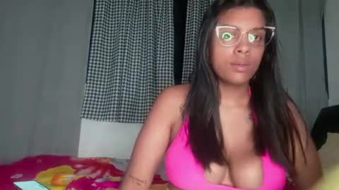 Snapshot of vickyhm22 chatting on October 2025 03:26:01 AM vickyhm22 online show from October 2025 03:26:01 AM