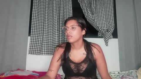 Snapshot of vickyhm22 chatting on October 2025 09:18:02 AM vickyhm22 online show from October 2025 09:18:02 AM