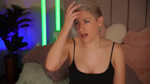 vickysecret96 online show from January 2026 06:23:01 PM