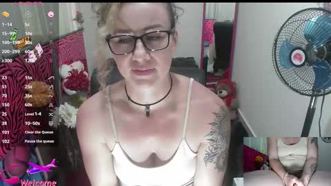 Snapshot of vickysexyx chatting on October 2025 07:55:01 PM Valentina online show from October 2025 07:55:01 PM