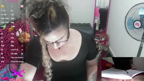 Snapshot of vickysexyx chatting on October 2025 07:25:02 PM Valentina online show from October 2025 07:25:02 PM