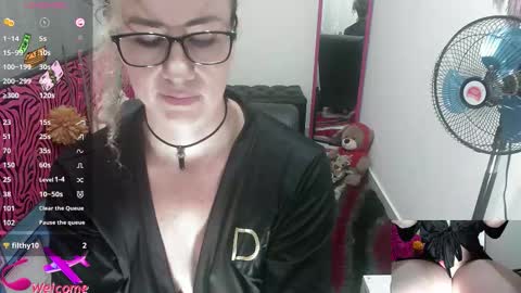 Snapshot of vickysexyx chatting on November 2025 07:48:02 PM Valentina online show from November 2025 07:48:02 PM