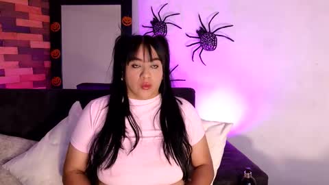 Victoria Serna  online show from October 2025 02:15:01 PM