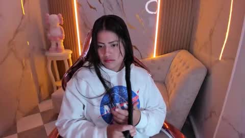 victoria_b_ online show from September 2025 12:53:01 PM