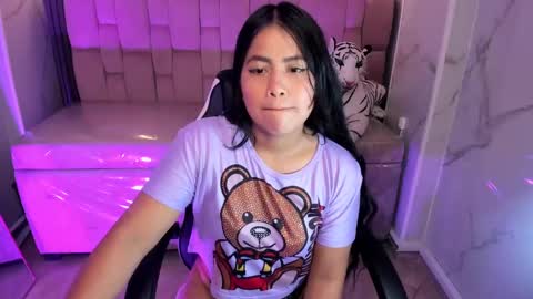 victoria_b_ online show from October 2025 12:47:02 PM