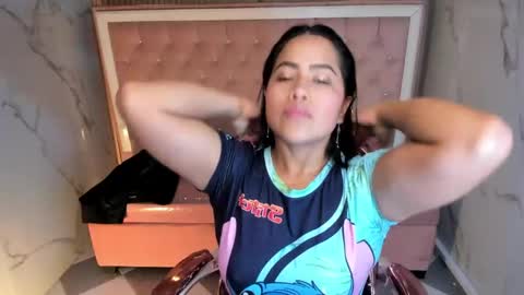 victoria_b_ online show from October 2025 07:47:01 PM