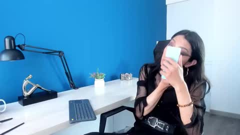 Victoria online show from December 2025 03:05:01 PM