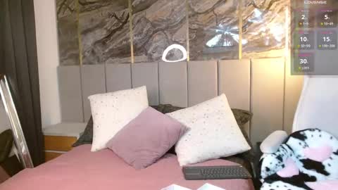 Victoria Collins online show from March 2025 08:05:02 PM