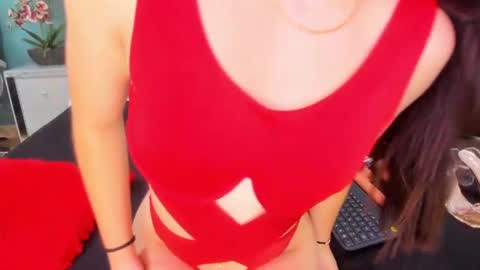 Snapshot of victoria_cutee chatting on June 2026 01:54:02 PM online show from June 2026 01:54:02 PM