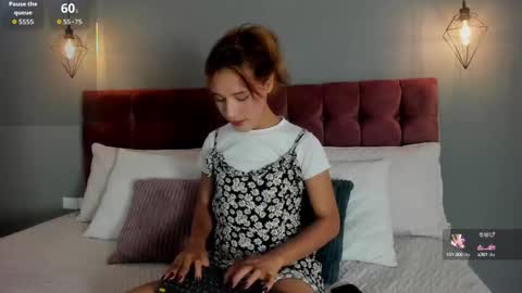 Snapshot of victoria_decapri chatting on September 2025 01:32:01 PM victoria online show from September 2025 01:32:01 PM