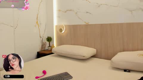  Victoria H  online show from April 2026 12:28:02 PM