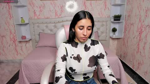 Snapshot of victoria_houston chatting on January 2025 07:18:02 PM Victoria Houston online show from January 2025 07:18:02 PM
