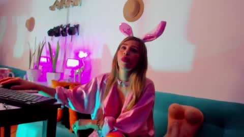 Victoria  online show from January 2025 09:17:02 PM