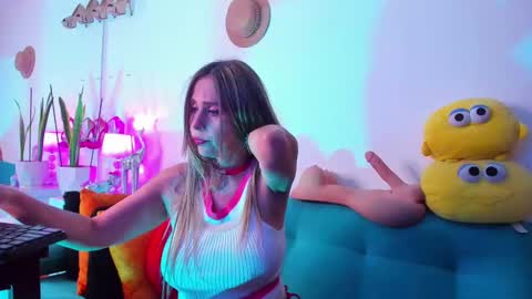 Victoria  online show from February 2025 01:04:02 AM