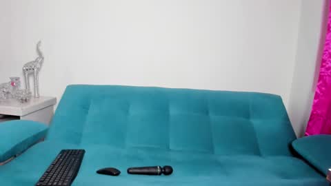 Victoria  online show from September 2025 06:45:01 PM