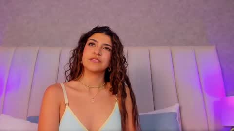  Victoria Lozano  online show from February 2025 07:17:02 PM