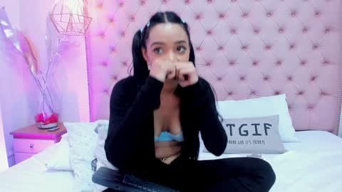 Snapshot of victoria_kitt chatting on December 2024 01:04:02 AM victoria_kitt online show from December 2024 01:04:02 AM