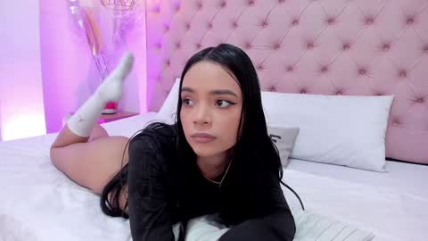 Snapshot of victoria_kitt chatting on January 2025 07:07:02 PM victoria_kitt online show from January 2025 07:07:02 PM