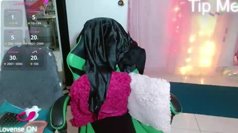 VICKY online show from October 2025 01:58:02 AM