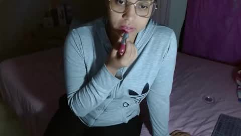 VICKY online show from May 2026 12:07:01 AM