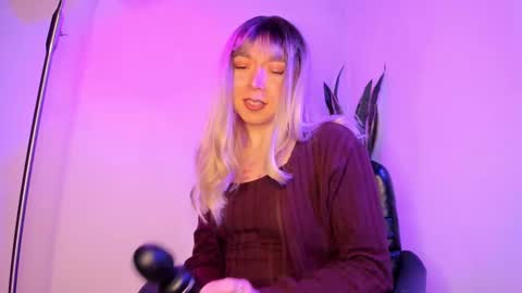 Snapshot of victoria_qq chatting on October 2025 02:11:02 AM D A N I online show from October 2025 02:11:02 AM