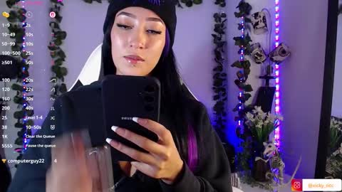 Victoria  online show from September 2025 05:02:02 PM