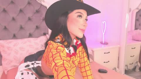 Snapshot of victoria_watsson chatting on February 2025 12:17:02 PM victoria_watsson online show from February 2025 12:17:02 PM