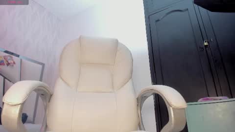 Snapshot of victoriaa_millers chatting on June 2026 07:05:01 PM Victoria Sofia online show from June 2026 07:05:01 PM