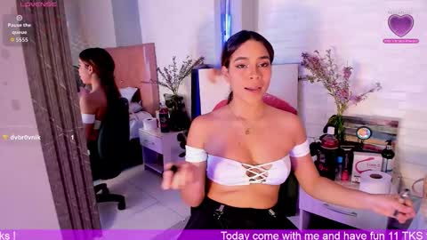 Victoria online show from November 2025 07:56:01 PM