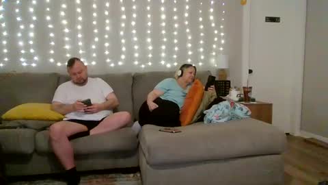 Victoria and Jesse online show from October 2025 08:01:01 AM