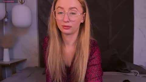 Victoria online show from November 2025 05:50:02 AM