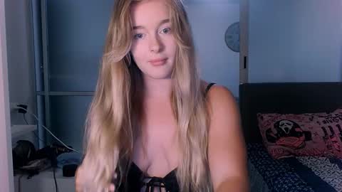 Eva and Victor online show from October 2025 11:58:02 AM