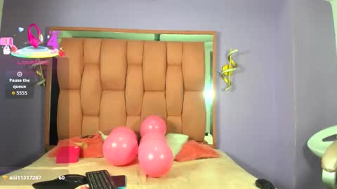 Snapshot of victoriaobey chatting on October 2025 04:13:01 AM victoriaobey online show from October 2025 04:13:01 AM