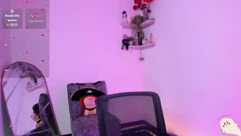   Annie  vic  online show from October 2025 07:05:01 PM