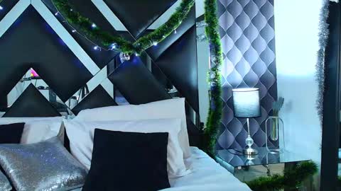 Snapshot of victtoria_lee chatting on December 2024 02:53:01 AM victtoria lee online show from December 2024 02:53:01 AM