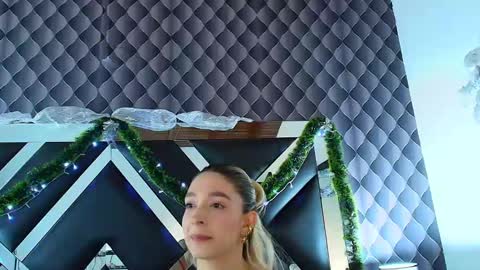 Snapshot of victtoria_lee chatting on December 2024 07:53:02 PM victtoria lee online show from December 2024 07:53:02 PM