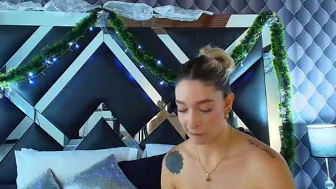 Snapshot of victtoria_lee chatting on December 2024 10:55:02 PM victtoria lee online show from December 2024 10:55:02 PM