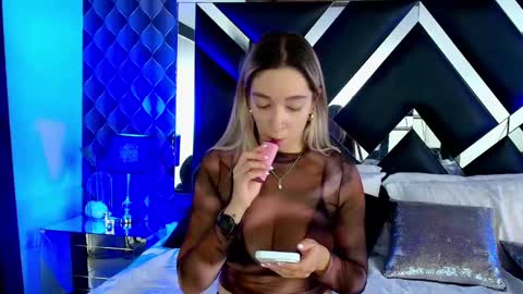 Snapshot of victtoria_lee chatting on March 2025 08:10:02 PM victtoria lee online show from March 2025 08:10:02 PM