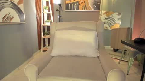 vienah_louis online show from February 2026 02:55:02 AM