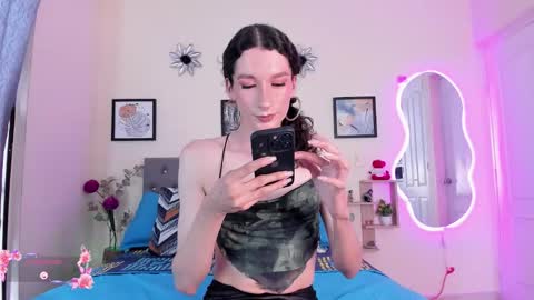 Violet online show from December 2025 09:41:02 PM