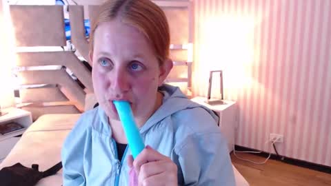 Violeta online show from February 2025 08:41:01 PM