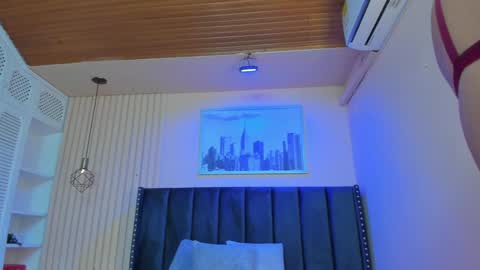 Viiolett online show from January 2025 07:18:01 PM