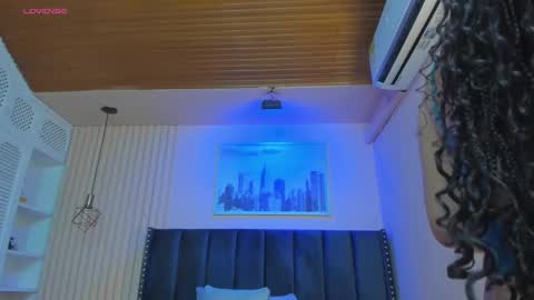 Viiolett online show from February 2025 07:58:02 PM