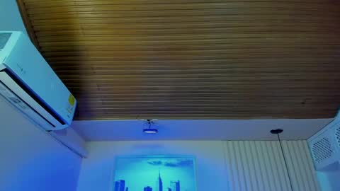 Viiolett online show from October 2025 07:55:01 PM