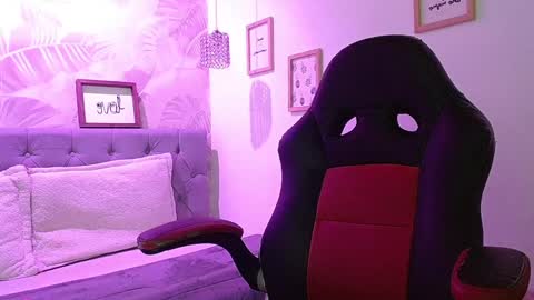 viioleta online show from January 2025 12:30:01 PM