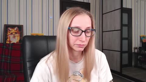 Snapshot of vikaericka chatting on November 2025 08:30:01 PM Vika online show from November 2025 08:30:01 PM