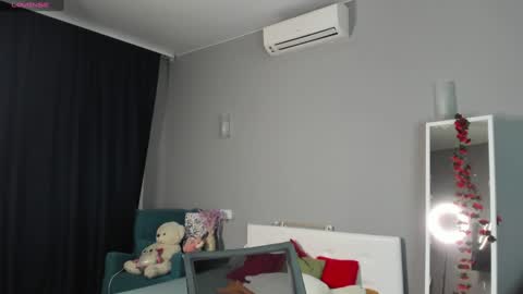 Hello guys I am Vikky Krauss not Vicky online show from December 2024 03:04:01 AM