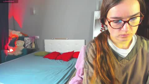 Hello guys I am Vikky Krauss not Vicky online show from December 2024 03:21:02 AM