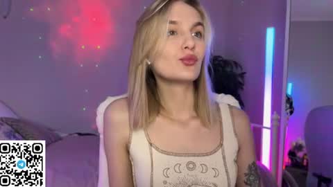 Snapshot of vikky_moon chatting on July 2026 09:54:02 PM Vikky online show from July 2026 09:54:02 PM