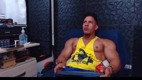Viktor Herrera online show from December 2024 09:31:02 PM